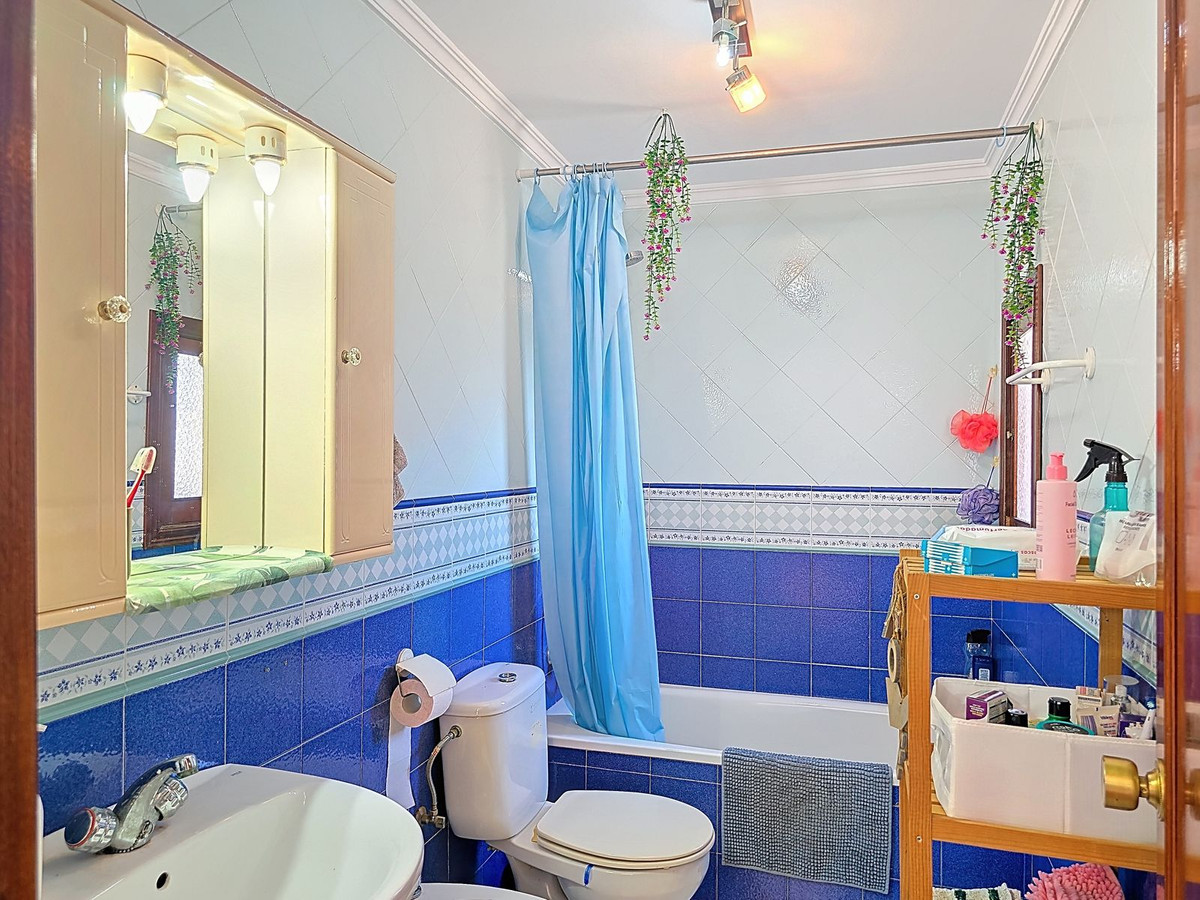 4 Bed Townhouse for sale in Almayate Costa Del Sol East, Málaga, Spain