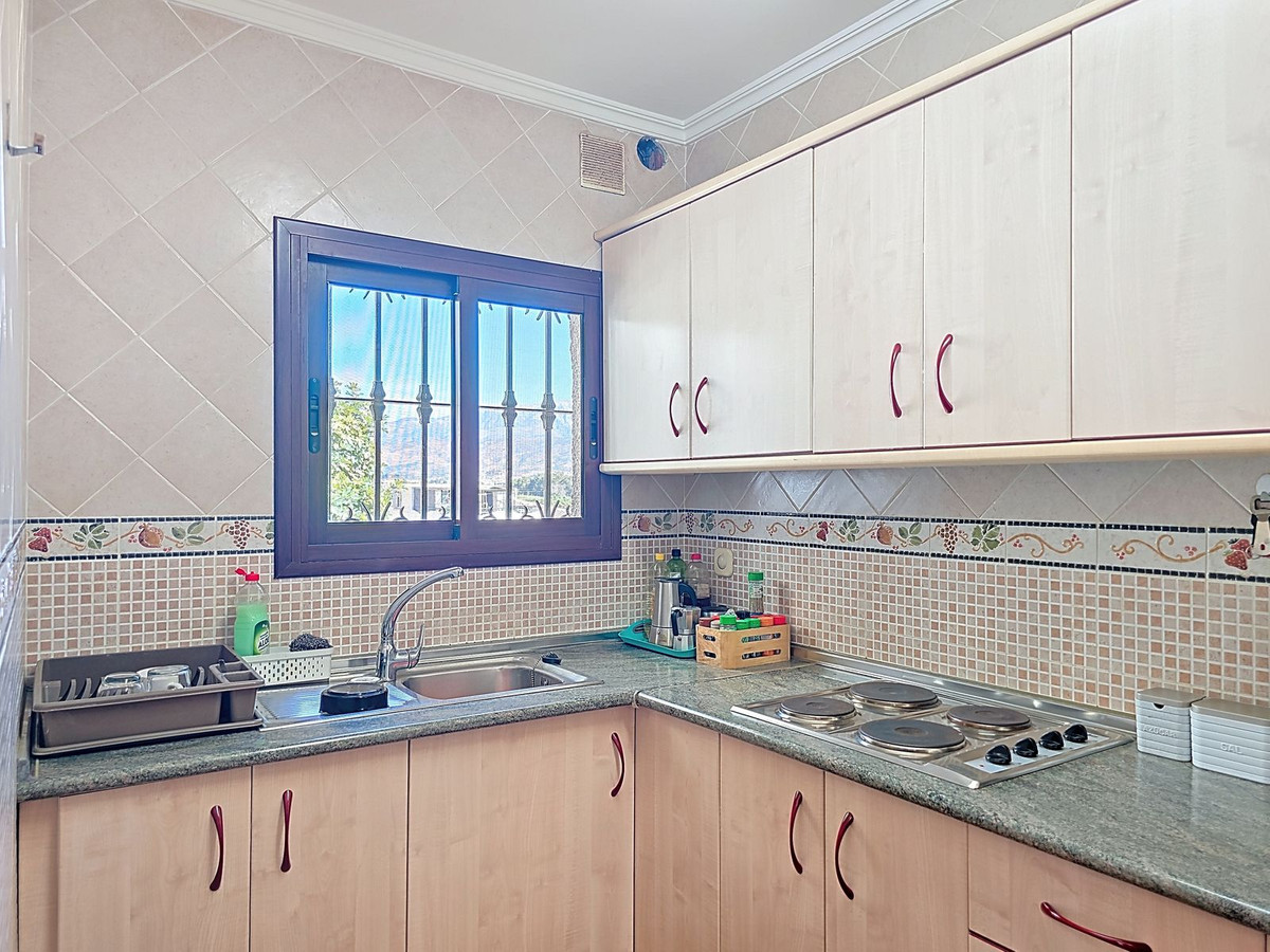 4 Bed Townhouse for sale in Almayate Costa Del Sol East, Málaga, Spain
