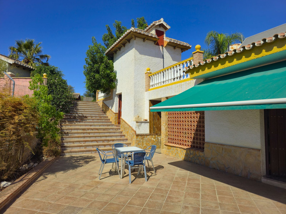 4 Bed Townhouse for sale in Almayate Costa Del Sol East, Málaga, Spain