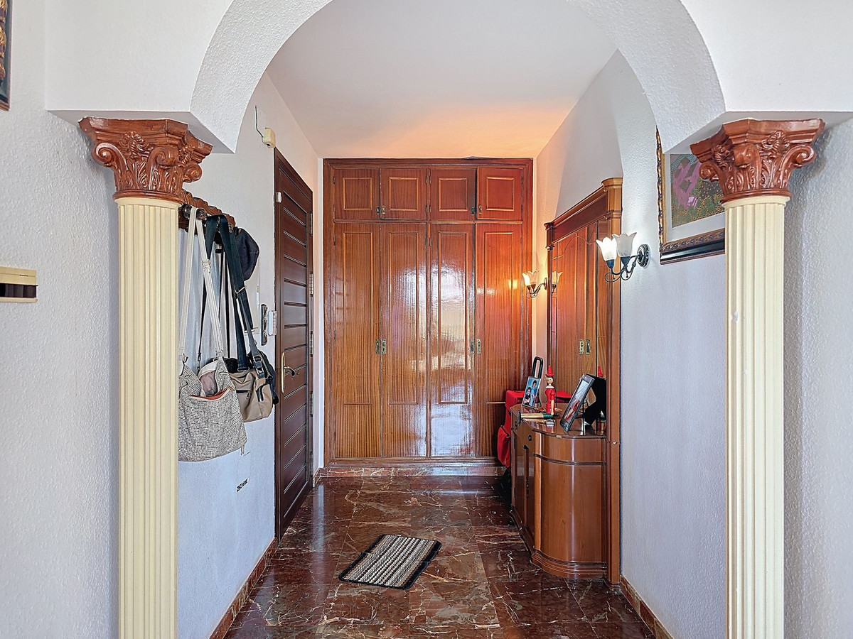 4 Bed Townhouse for sale in Almayate Costa Del Sol East, Málaga, Spain