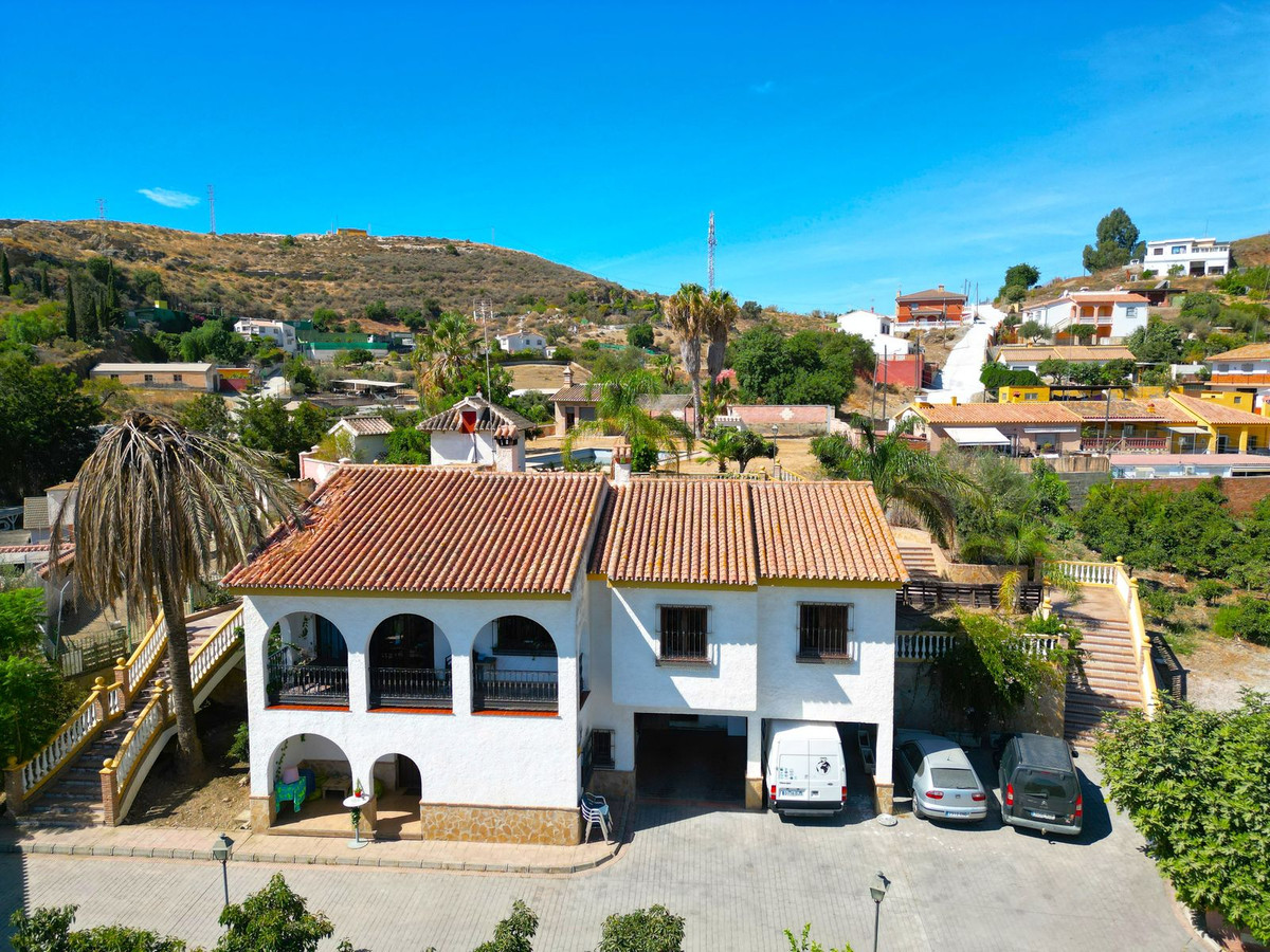 4 Bed Townhouse for sale in Almayate Costa Del Sol East, Málaga, Spain