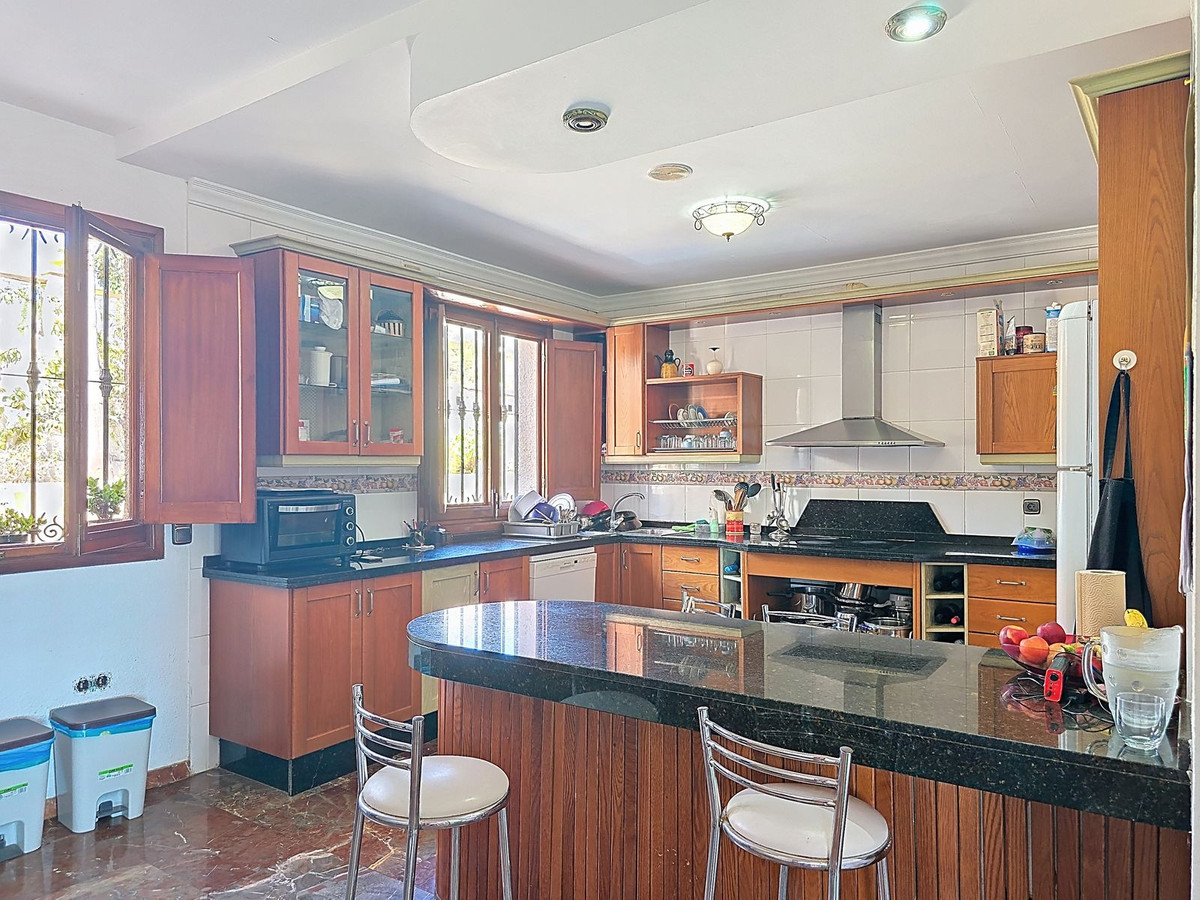 4 Bed Townhouse for sale in Almayate Costa Del Sol East, Málaga, Spain