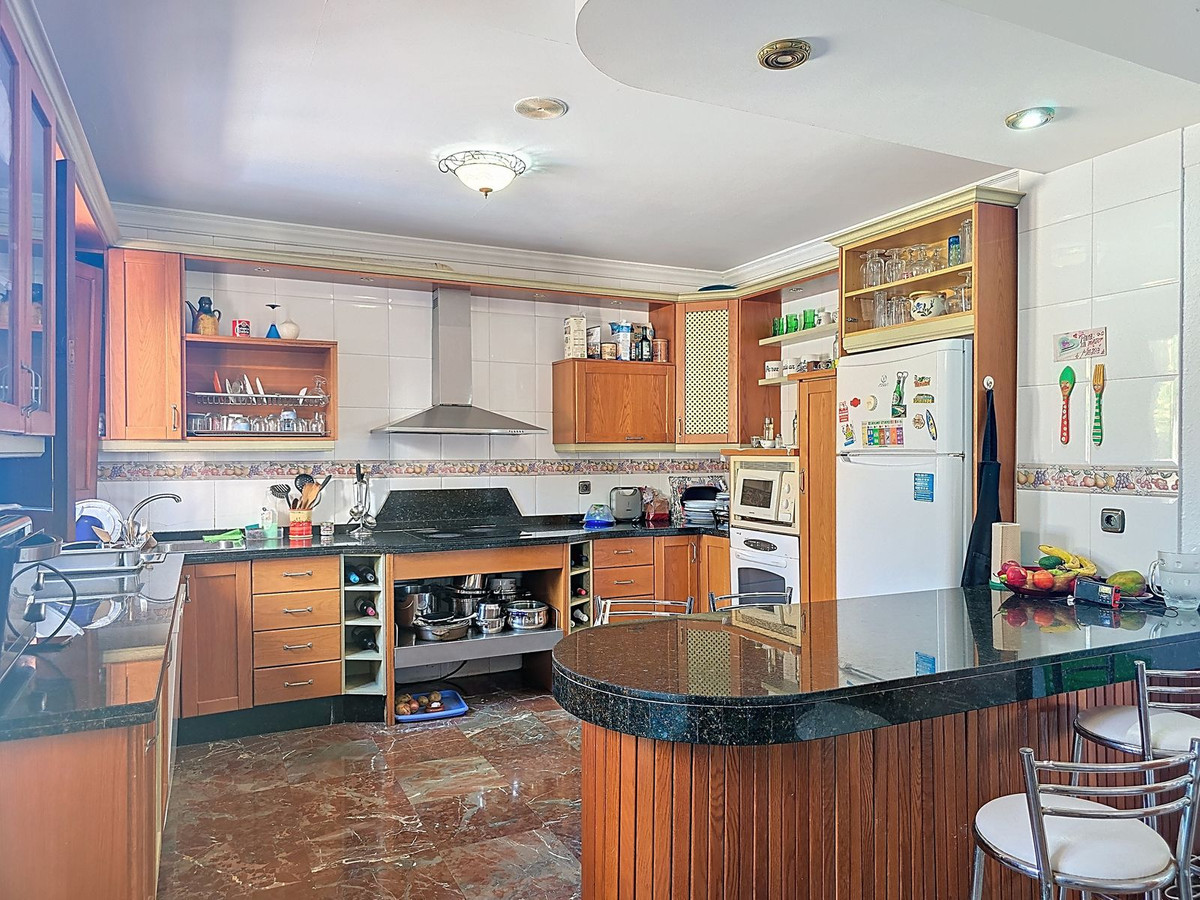 4 Bed Townhouse for sale in Almayate Costa Del Sol East, Málaga, Spain