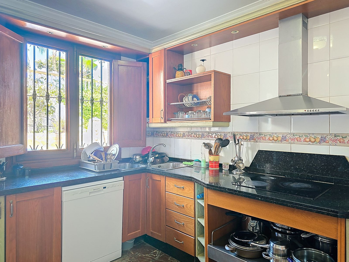 4 Bed Townhouse for sale in Almayate Costa Del Sol East, Málaga, Spain