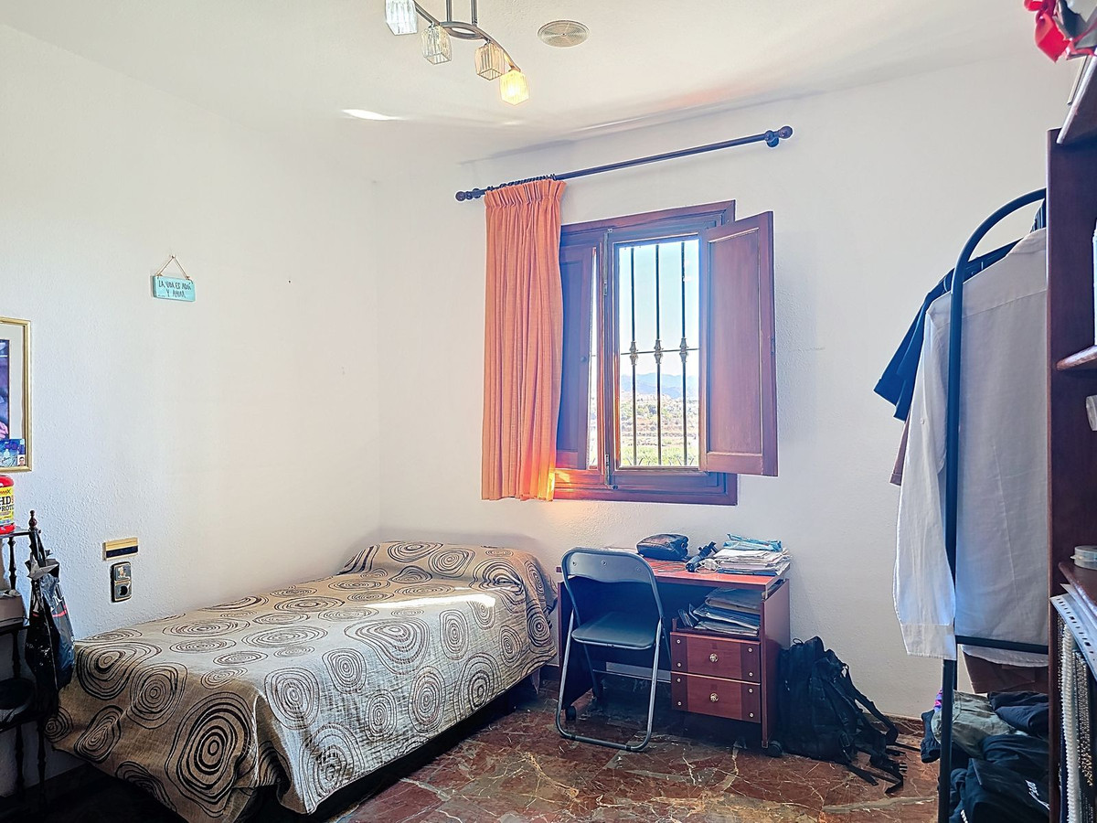4 Bed Townhouse for sale in Almayate Costa Del Sol East, Málaga, Spain