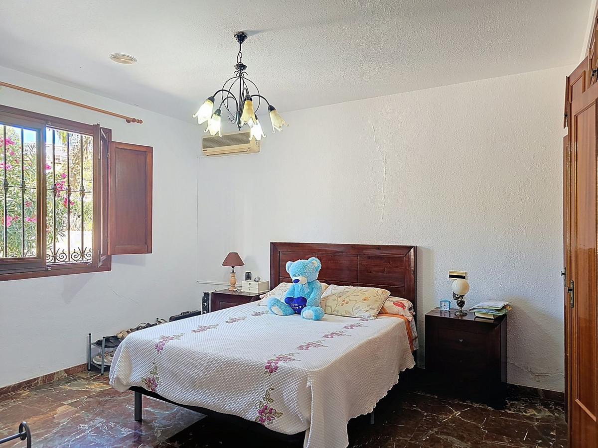 4 Bed Townhouse for sale in Almayate Costa Del Sol East, Málaga, Spain