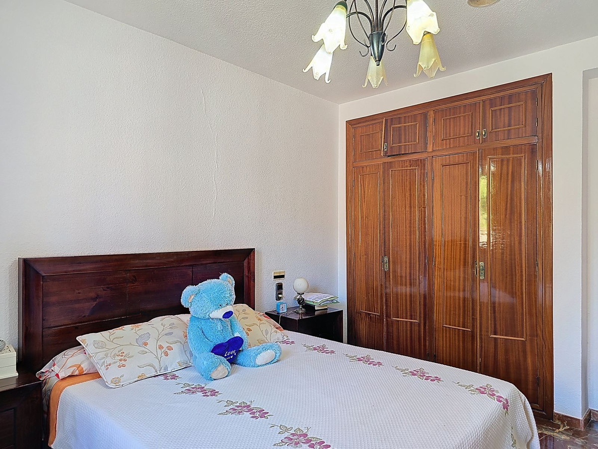 4 Bed Townhouse for sale in Almayate Costa Del Sol East, Málaga, Spain