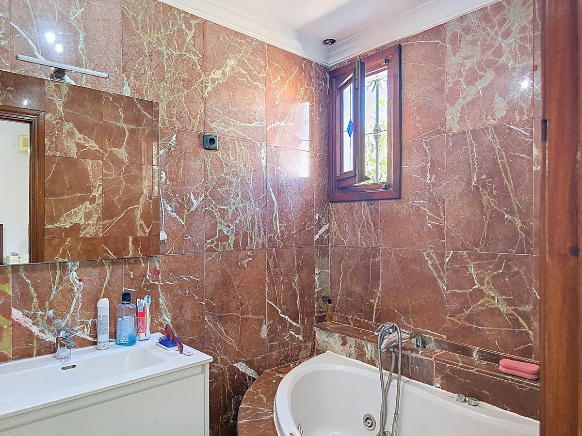 4 Bed Townhouse for sale in Almayate Costa Del Sol East, Málaga, Spain