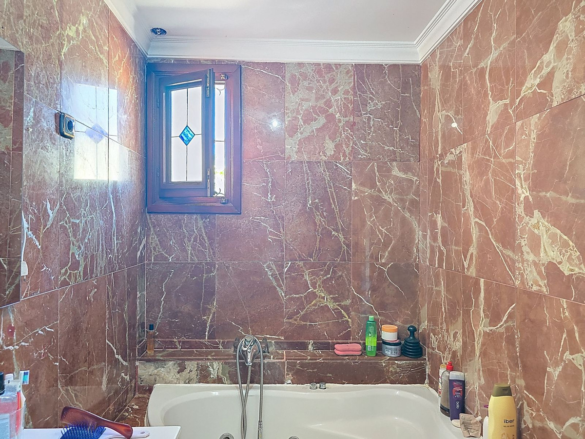 4 Bed Townhouse for sale in Almayate Costa Del Sol East, Málaga, Spain
