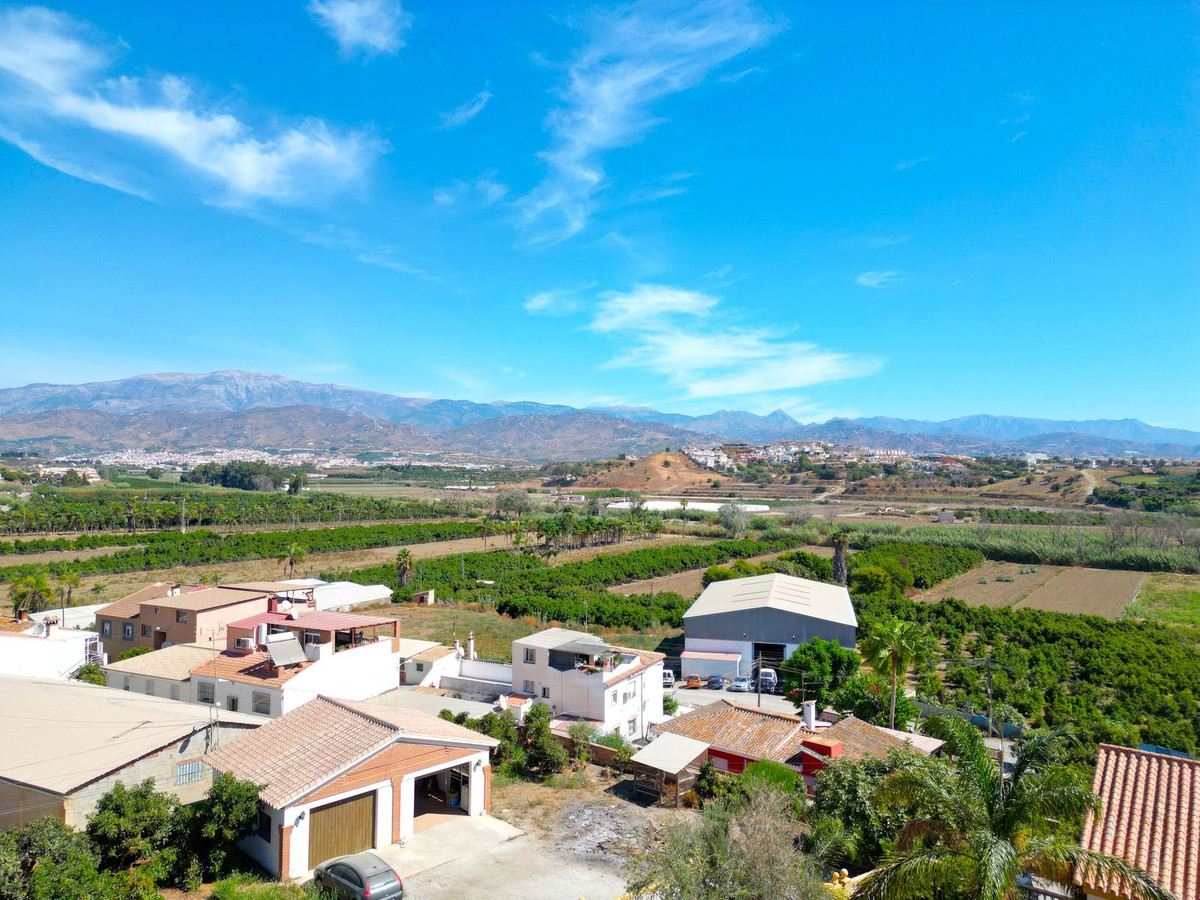 4 Bed Townhouse for sale in Almayate Costa Del Sol East, Málaga, Spain
