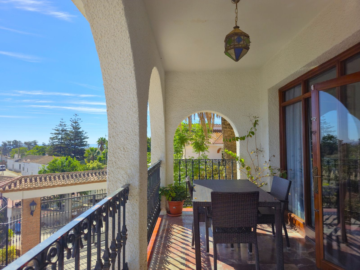 4 Bed Townhouse for sale in Almayate Costa Del Sol East, Málaga, Spain
