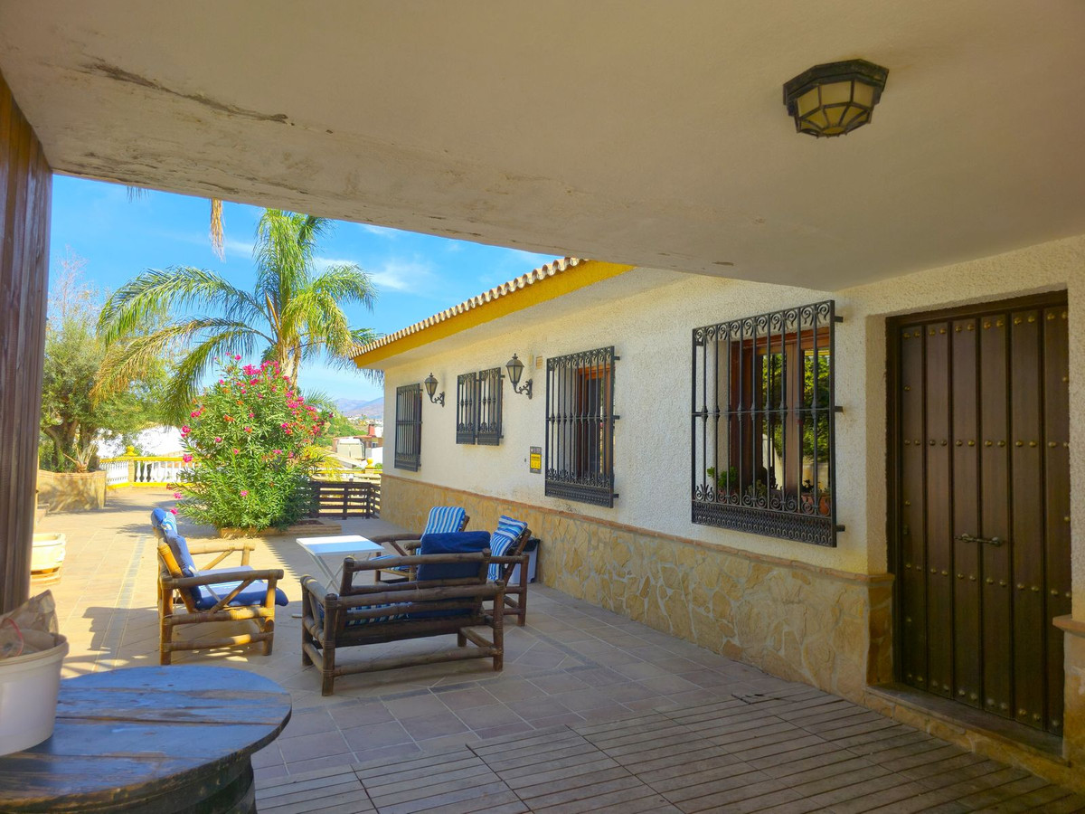 4 Bed Townhouse for sale in Almayate Costa Del Sol East, Málaga, Spain