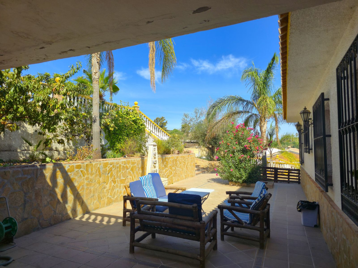 4 Bed Townhouse for sale in Almayate Costa Del Sol East, Málaga, Spain
