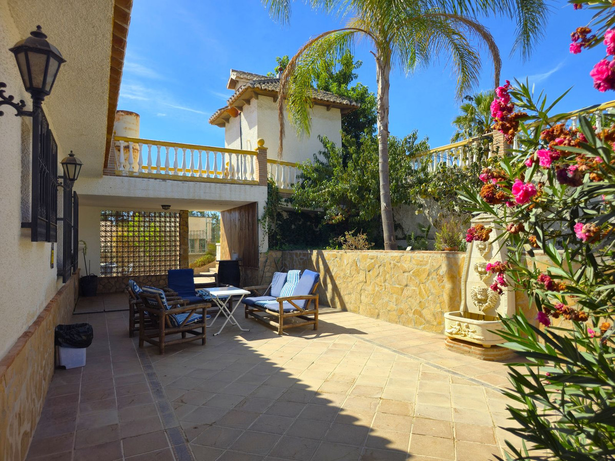 4 Bed Townhouse for sale in Almayate Costa Del Sol East, Málaga, Spain