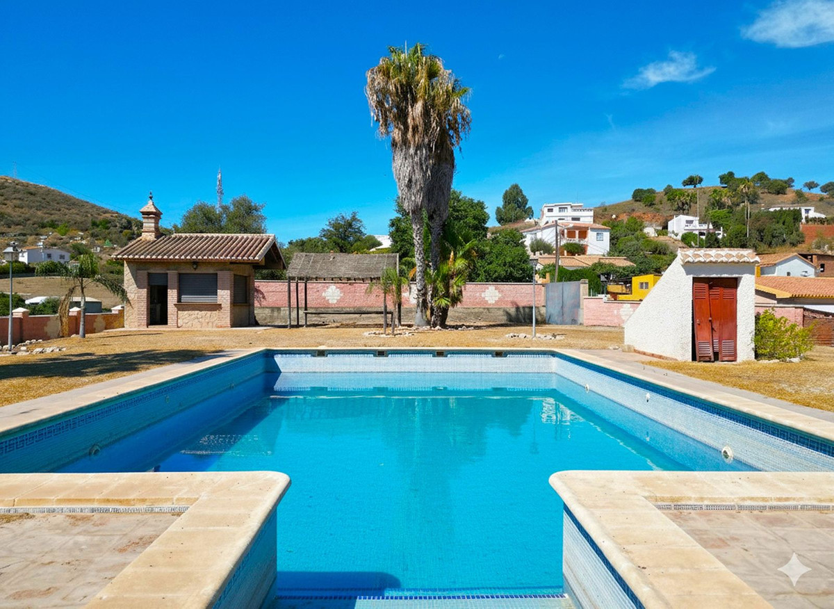 4 Bed Townhouse for sale in Almayate Costa Del Sol East, Málaga, Spain