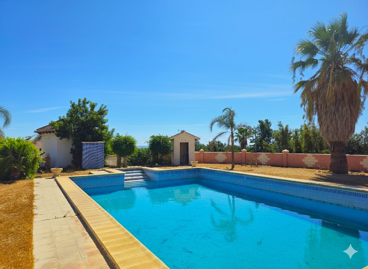 4 Bed Townhouse for sale in Almayate Costa Del Sol East, Málaga, Spain