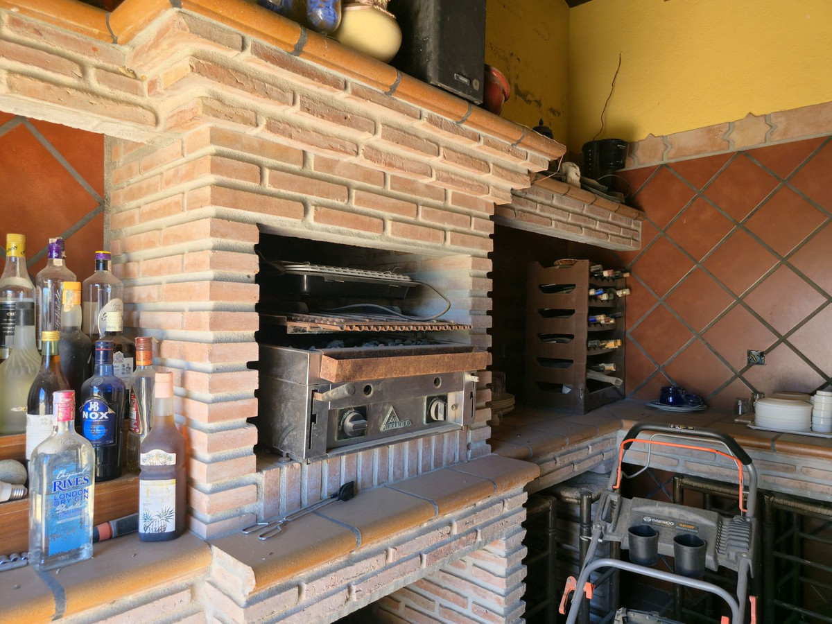 4 Bed Townhouse for sale in Almayate Costa Del Sol East, Málaga, Spain