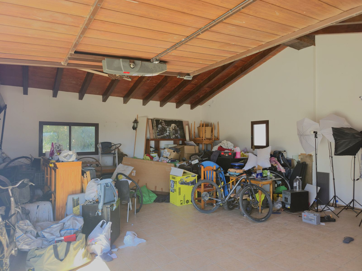4 Bed Townhouse for sale in Almayate Costa Del Sol East, Málaga, Spain