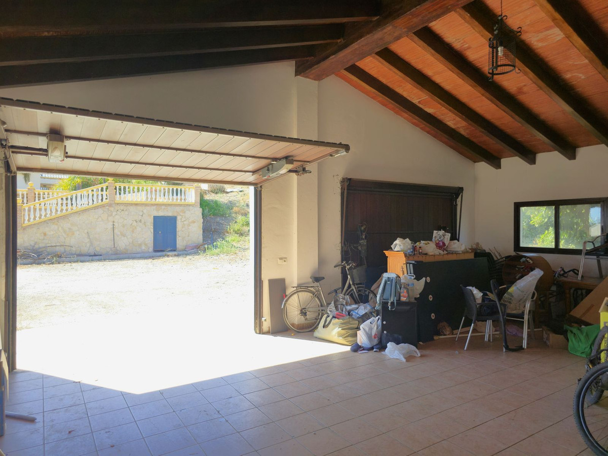 4 Bed Townhouse for sale in Almayate Costa Del Sol East, Málaga, Spain
