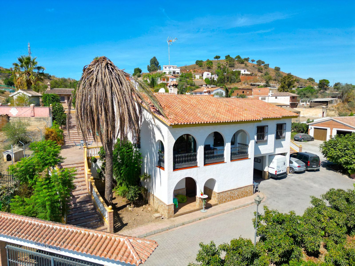 4 Bed Townhouse for sale in Almayate Costa Del Sol East, Málaga, Spain