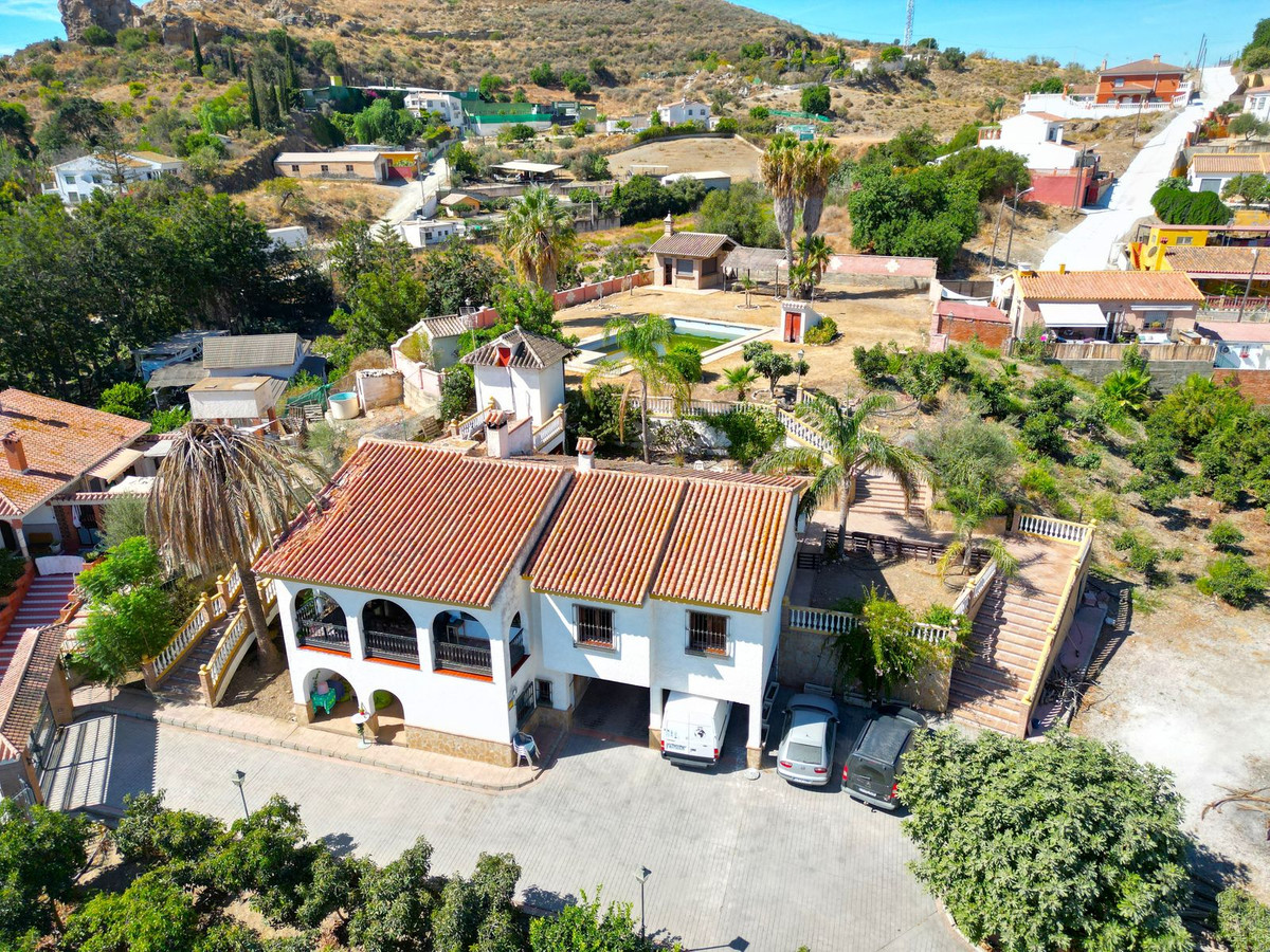 4 Bed Townhouse for sale in Almayate Costa Del Sol East, Málaga, Spain