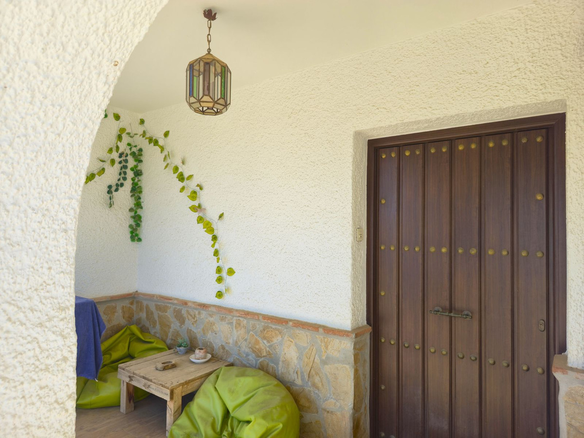4 Bed Townhouse for sale in Almayate Costa Del Sol East, Málaga, Spain