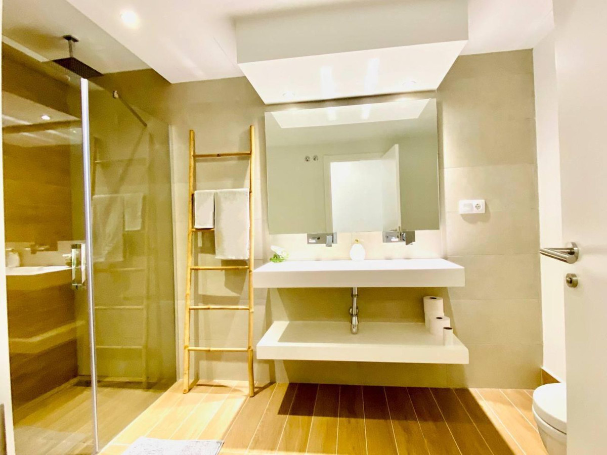 2 Bed Apartment for sale in New Golden Mile Costa Del Sol, Málaga, Spain