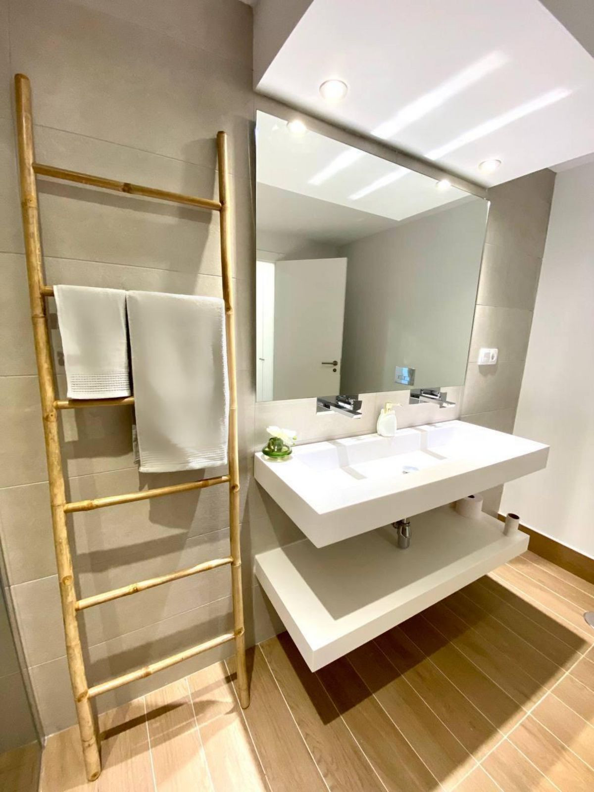 2 Bed Apartment for sale in New Golden Mile Costa Del Sol, Málaga, Spain