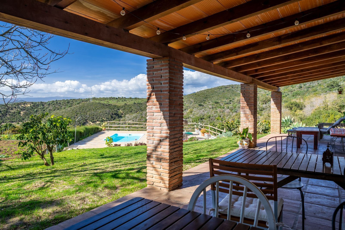 8 Bed Commercial unit for sale in Casares Costa Del Sol, Málaga, Spain