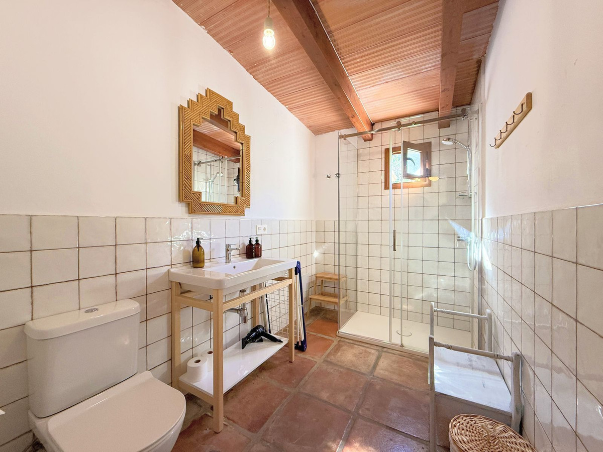 8 Bed Commercial unit for sale in Casares Costa Del Sol, Málaga, Spain