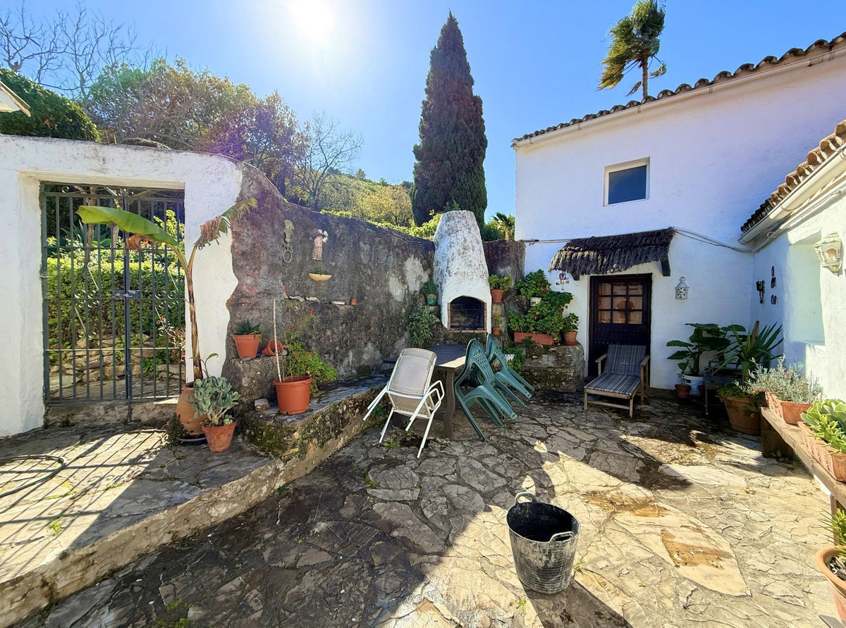 8 Bed Commercial unit for sale in Casares Costa Del Sol, Málaga, Spain