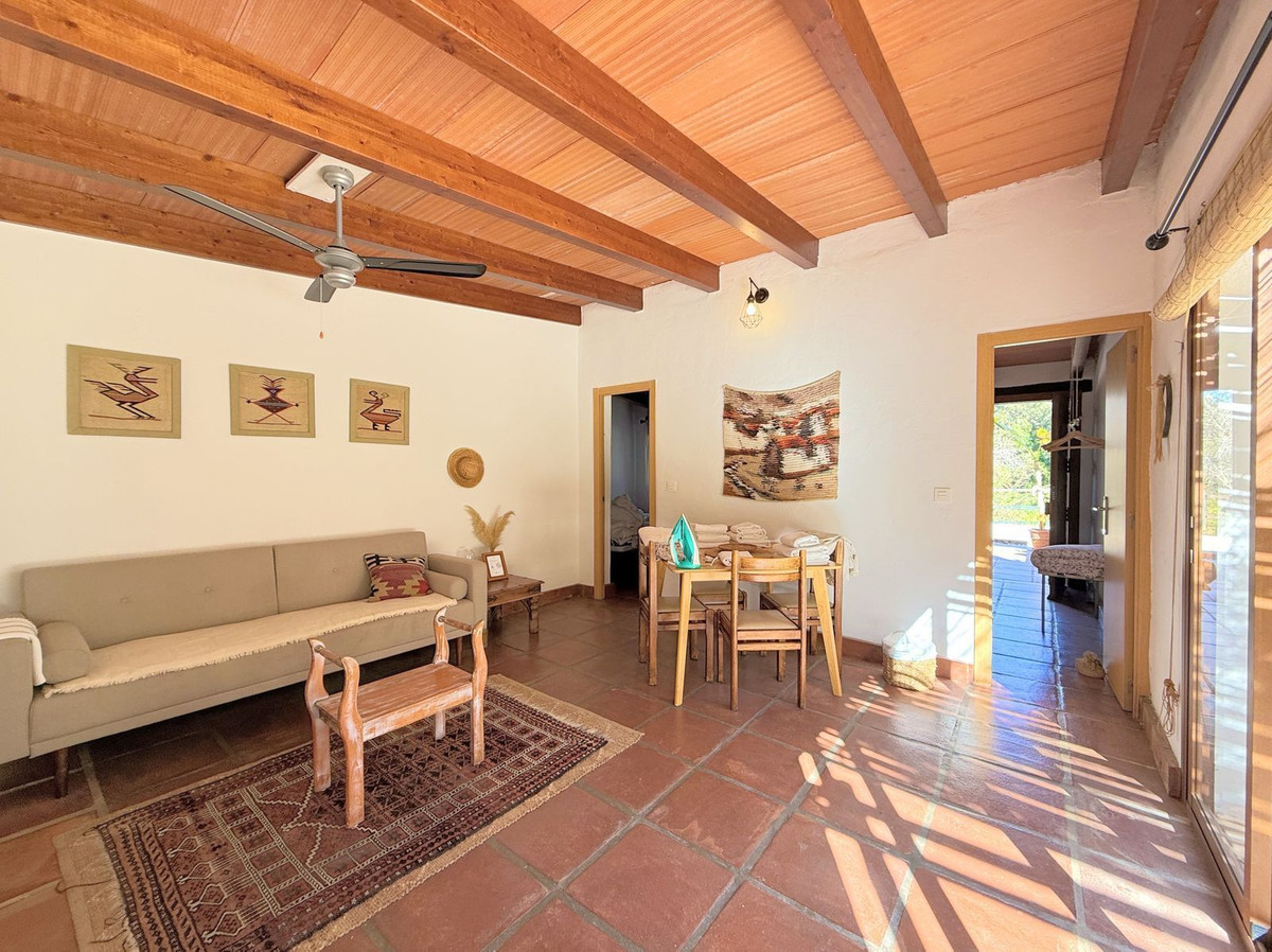 8 Bed Commercial unit for sale in Casares Costa Del Sol, Málaga, Spain