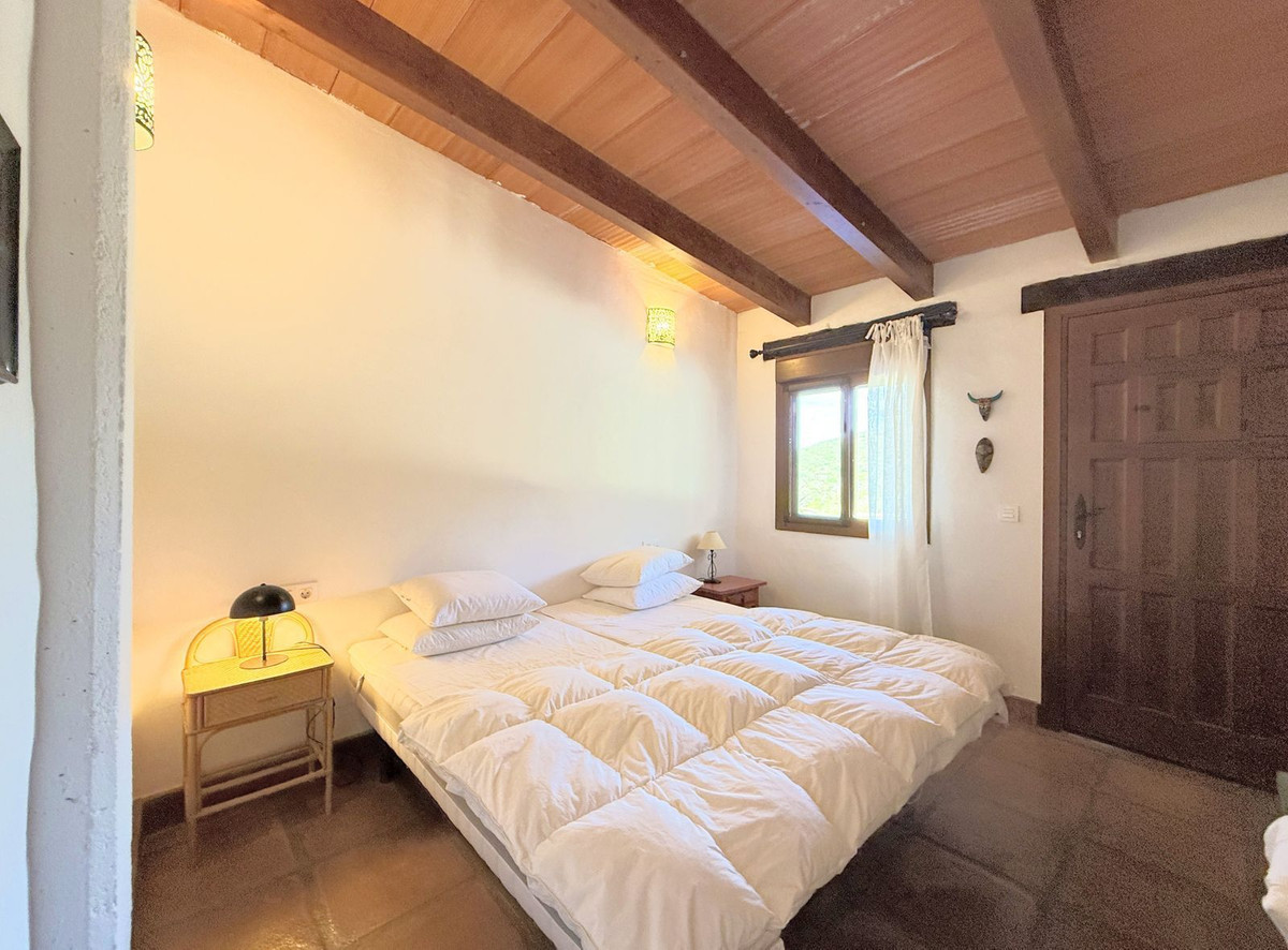 8 Bed Commercial unit for sale in Casares Costa Del Sol, Málaga, Spain