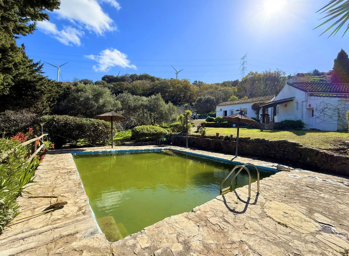 8 Bed Commercial unit for sale in Casares Costa Del Sol, Málaga, Spain