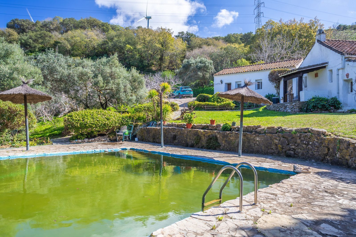 8 Bed Commercial unit for sale in Casares Costa Del Sol, Málaga, Spain