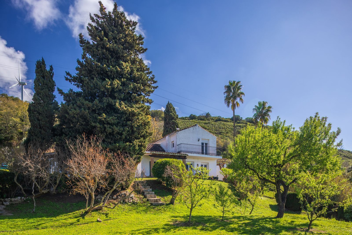 8 Bed Commercial unit for sale in Casares Costa Del Sol, Málaga, Spain
