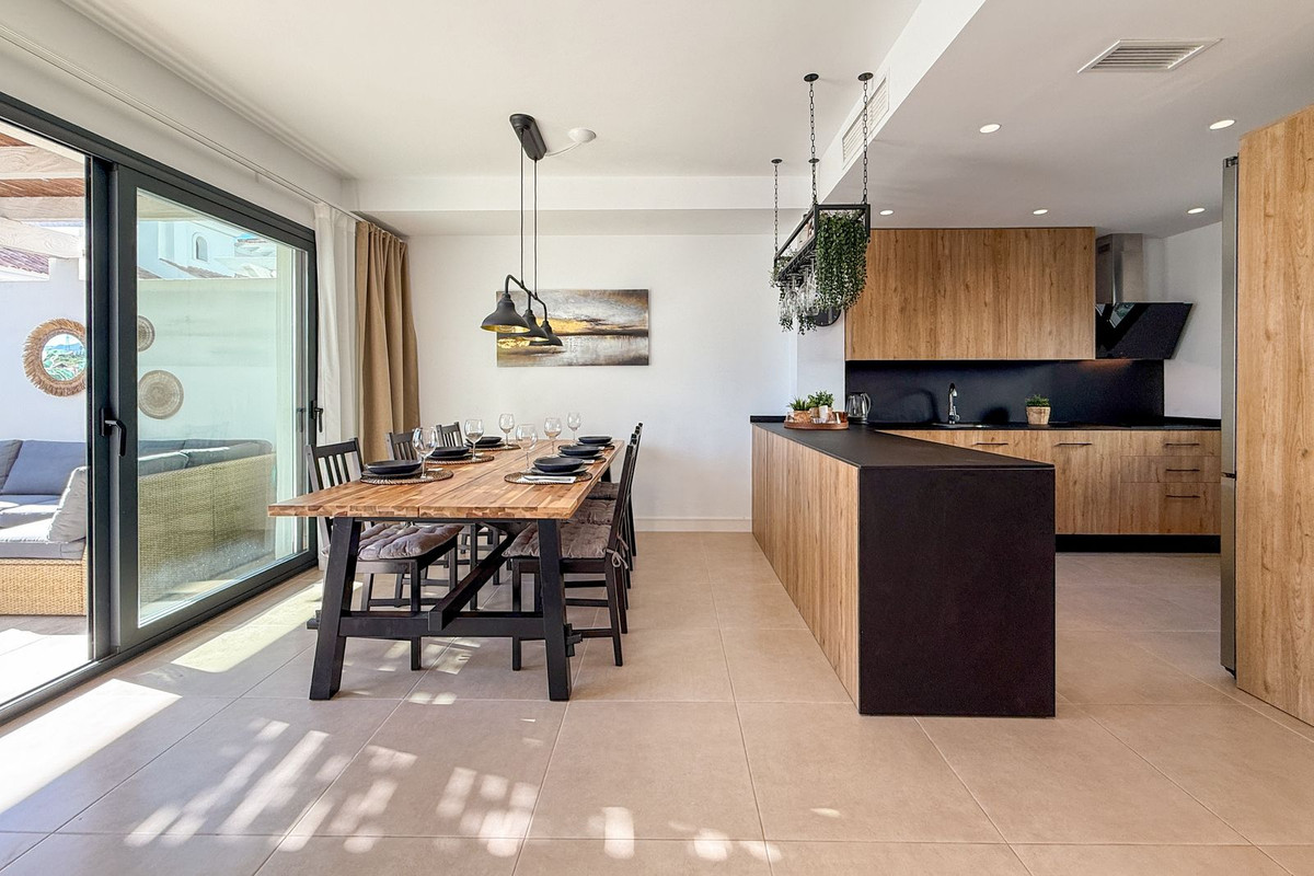 3 Bed Townhouse for sale in El Paraiso Costa Del Sol, Málaga, Spain