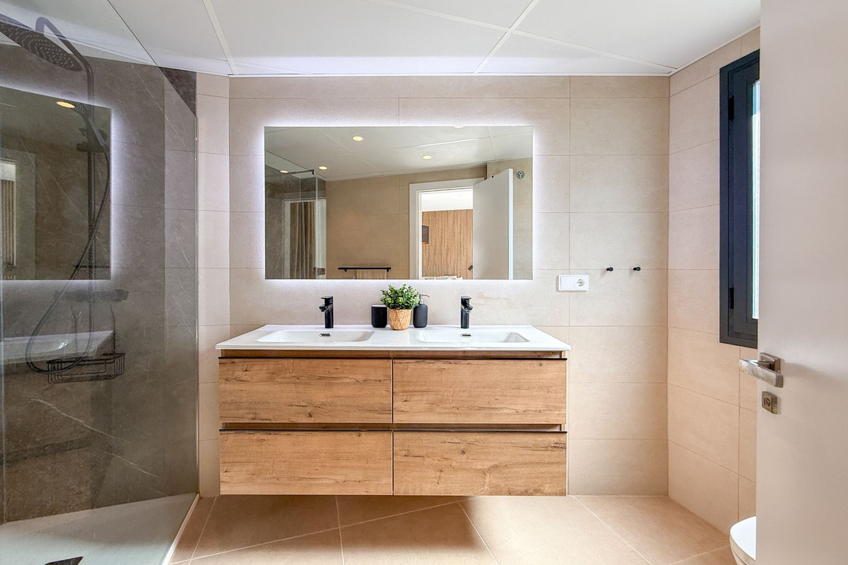 3 Bed Townhouse for sale in El Paraiso Costa Del Sol, Málaga, Spain