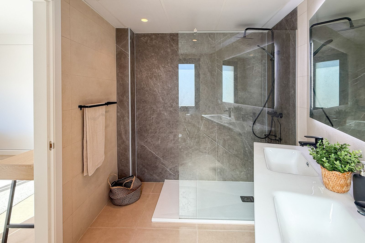 3 Bed Townhouse for sale in El Paraiso Costa Del Sol, Málaga, Spain
