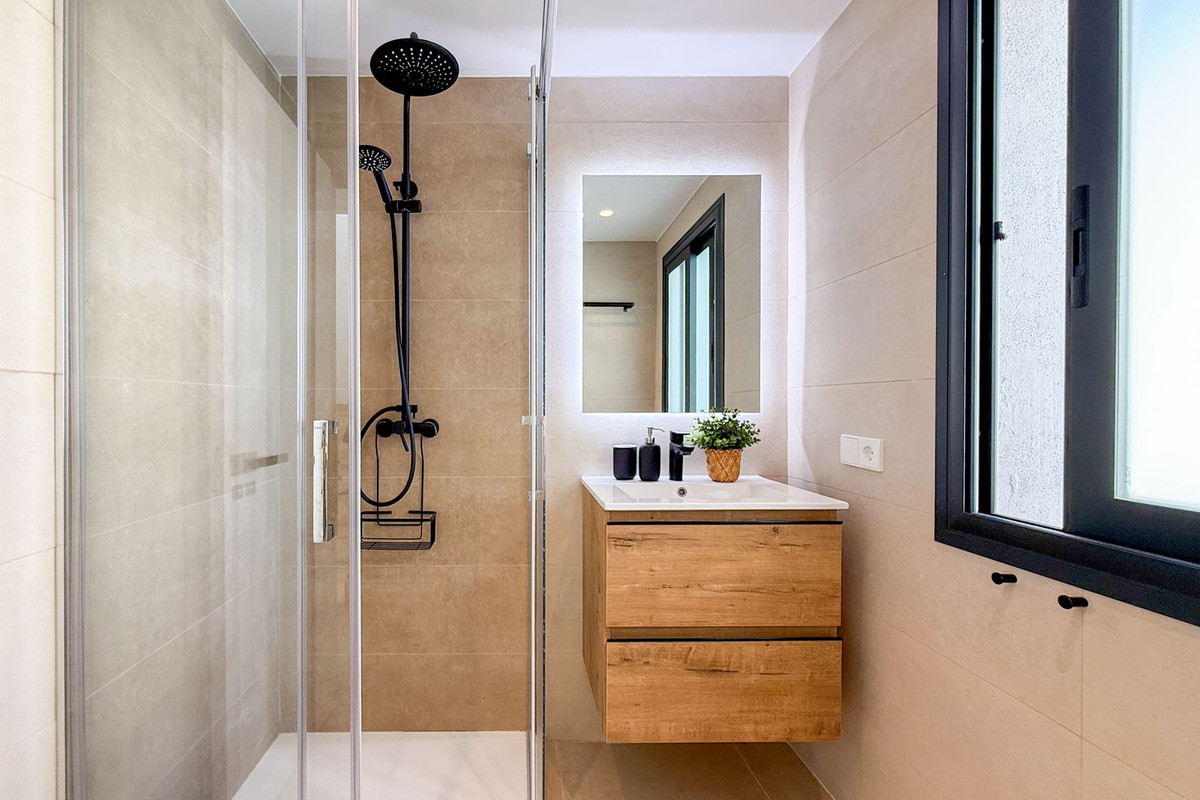 3 Bed Townhouse for sale in El Paraiso Costa Del Sol, Málaga, Spain