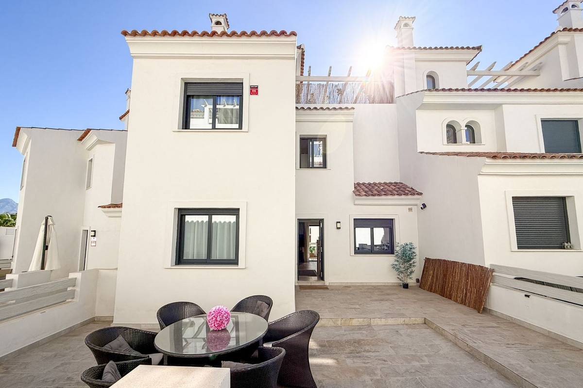 3 Bed Townhouse for sale in El Paraiso Costa Del Sol, Málaga, Spain