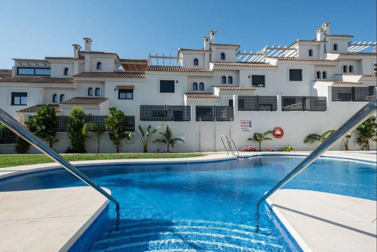 3 Bed Townhouse for sale in El Paraiso Costa Del Sol, Málaga, Spain