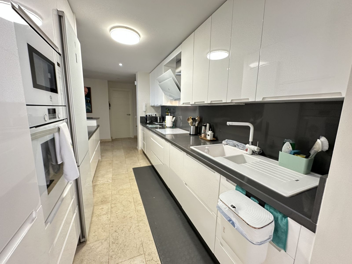 Se vende Apartamento Planta Media de 2 dormitorios en Costa Del Sol, Málaga, España