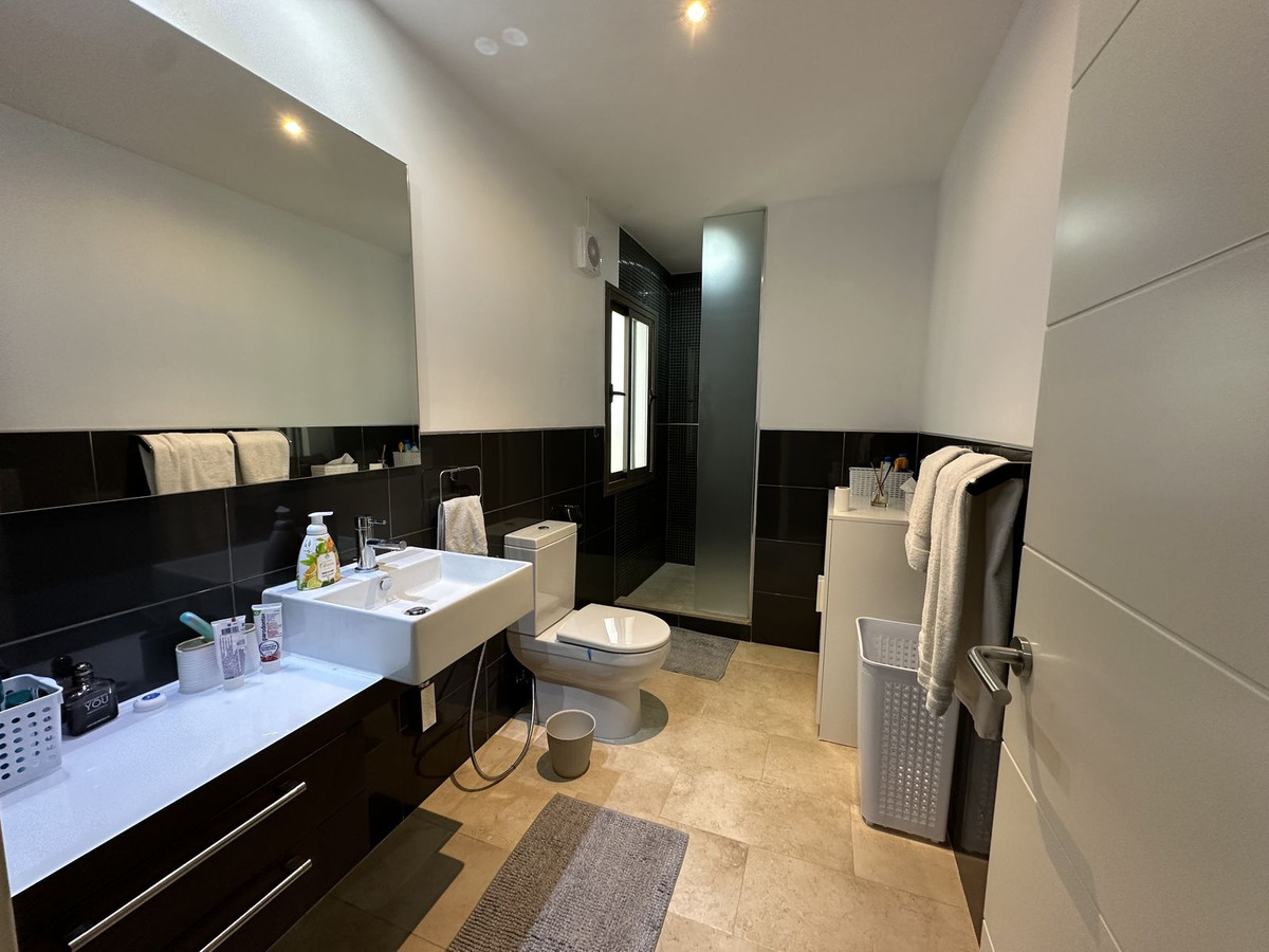 Se vende Apartamento Planta Media de 2 dormitorios en Costa Del Sol, Málaga, España