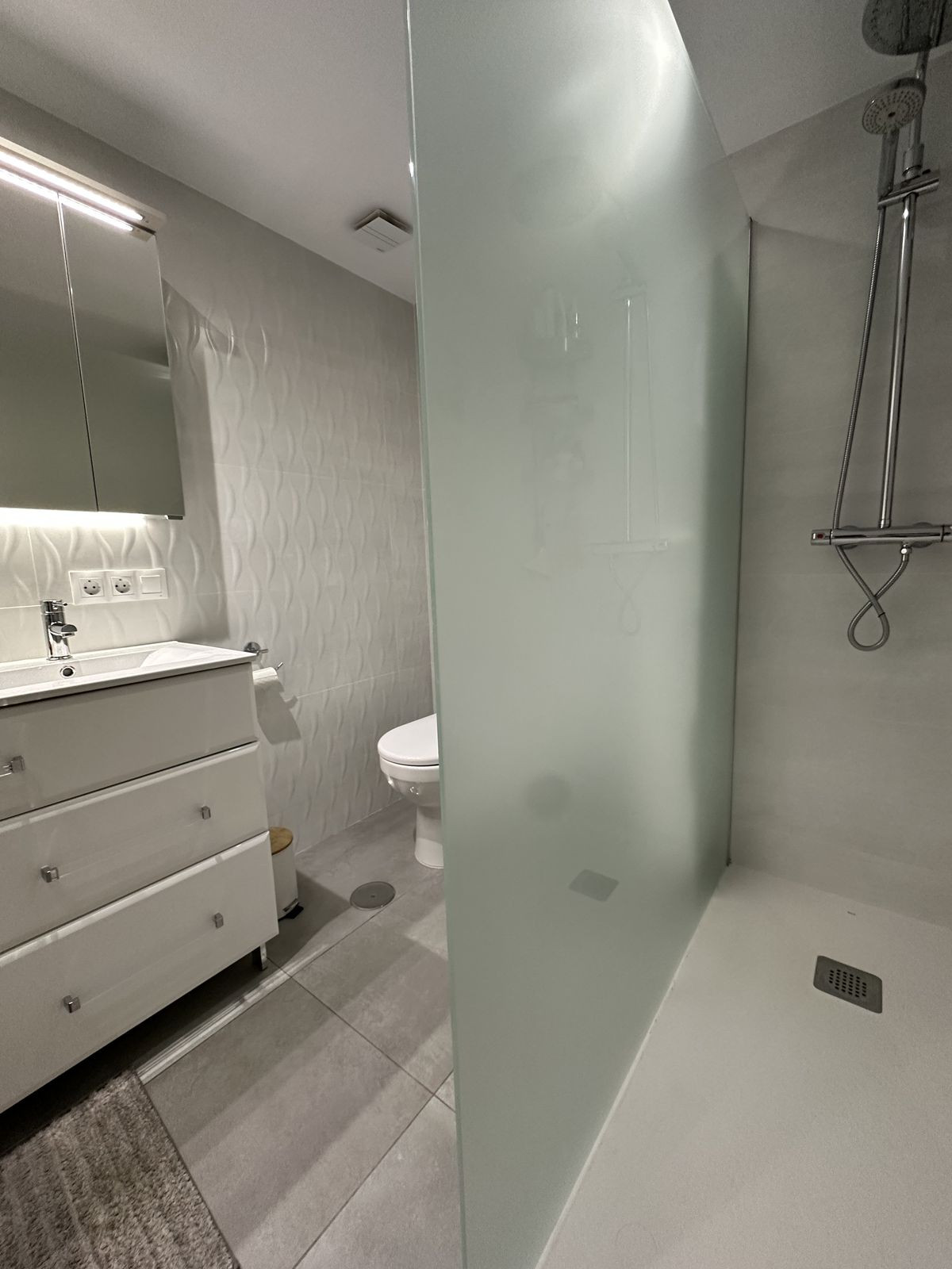 Se vende Apartamento Planta Media de 2 dormitorios en Costa Del Sol, Málaga, España