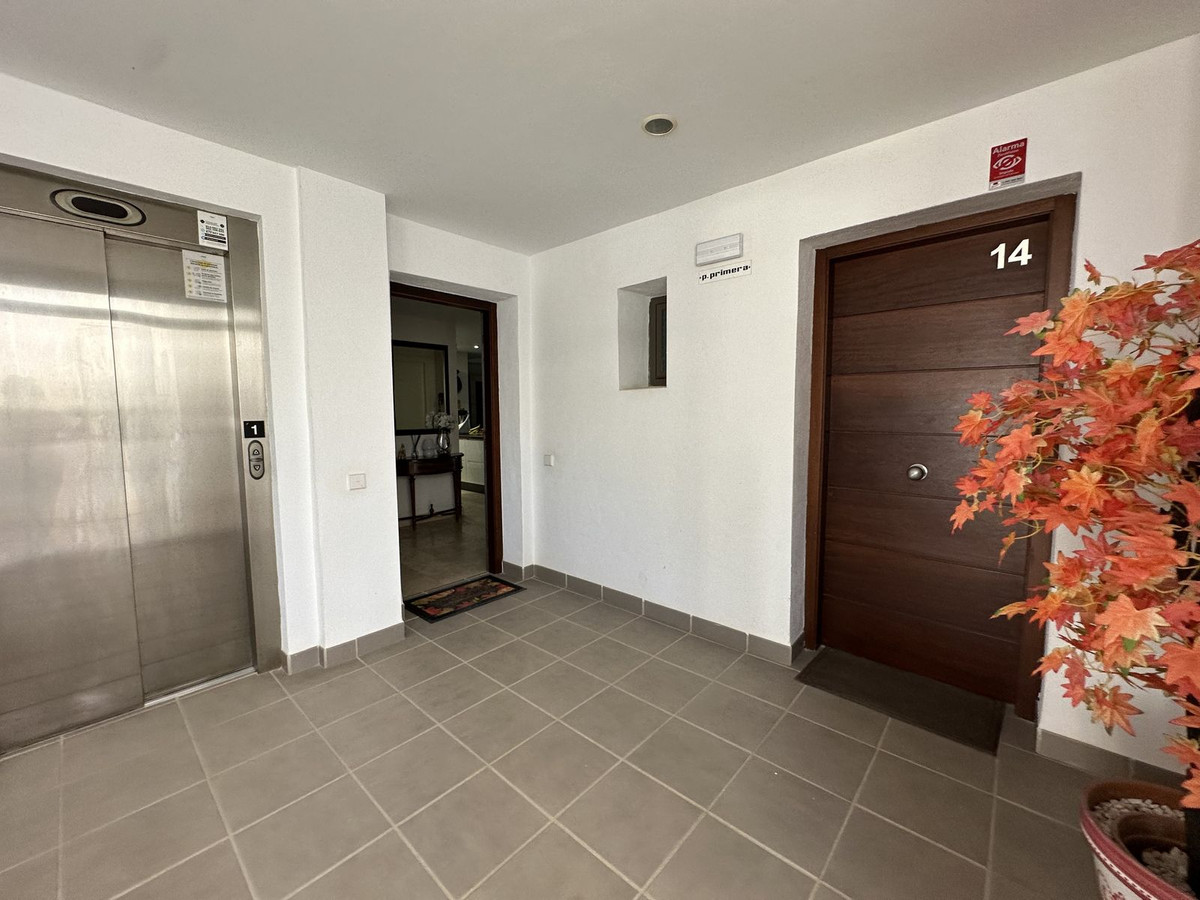 Se vende Apartamento Planta Media de 2 dormitorios en Costa Del Sol, Málaga, España