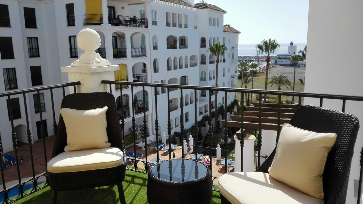 1 Bed Apartment for sale in La Duquesa Costa Del Sol, Málaga, Spain