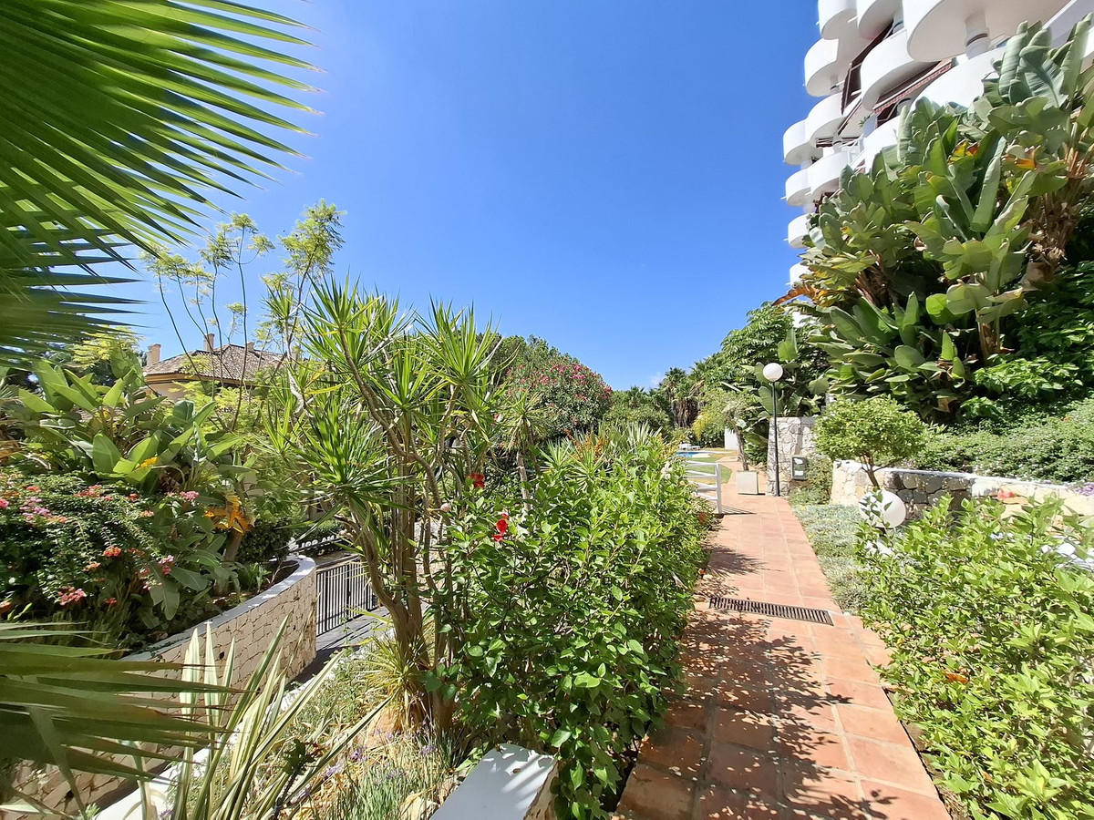 3 Bed Apartment for sale in Río Real Costa Del Sol, Málaga, Spain