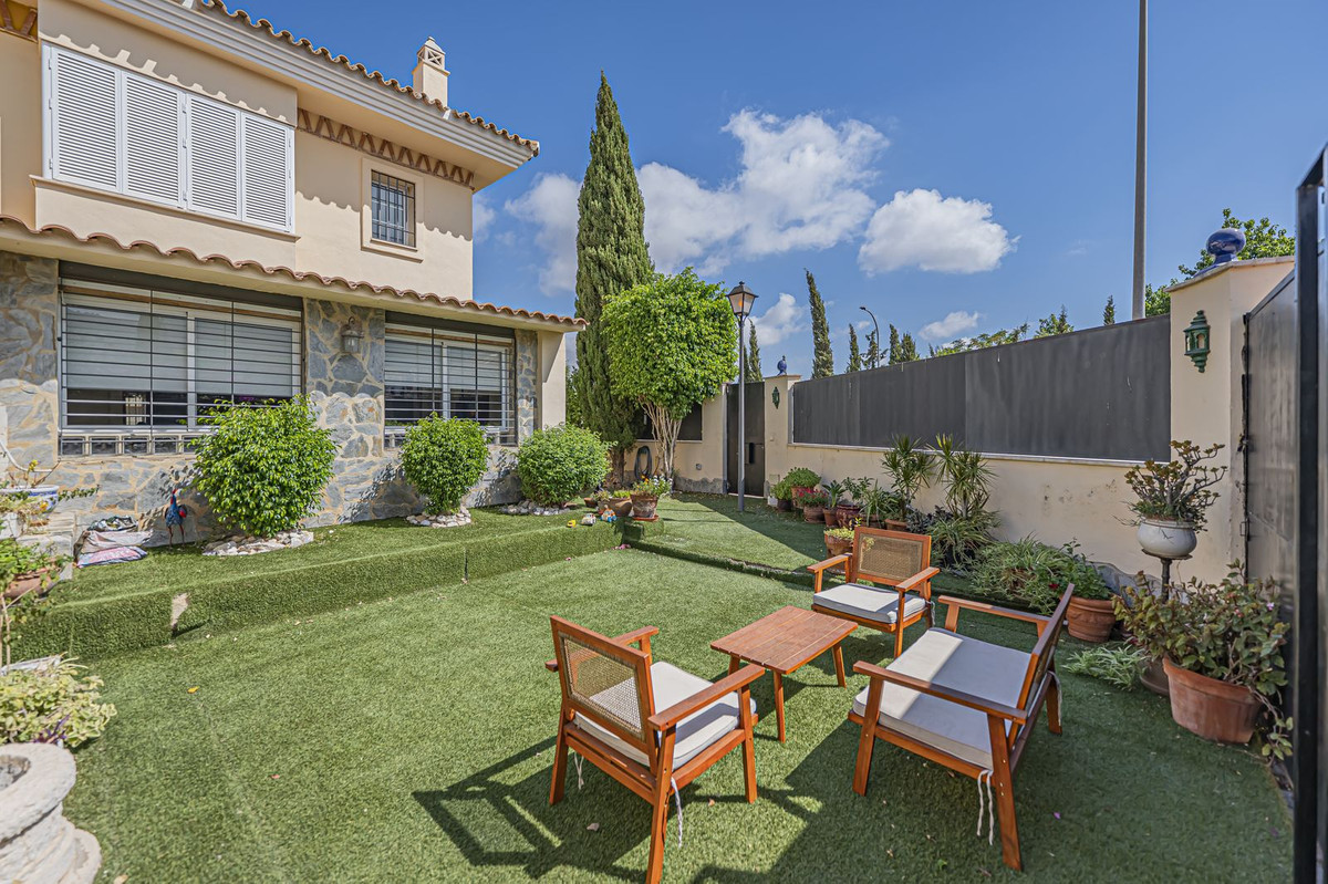 3 Bed Townhouse for sale in Alhaurín De La Torre Costa Del Sol, Málaga, Spain