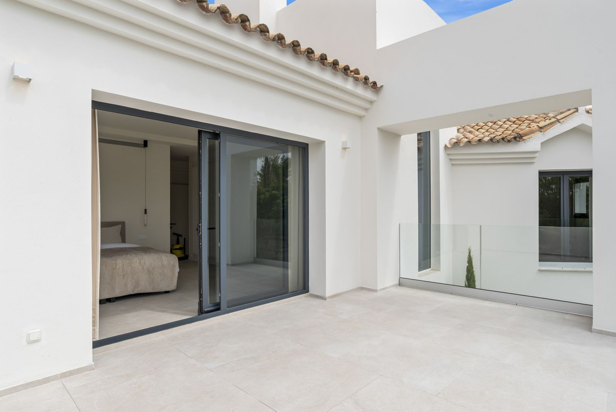 Se vende Villa - Chalet de 4 dormitorios en Costa Del Sol, Málaga, España